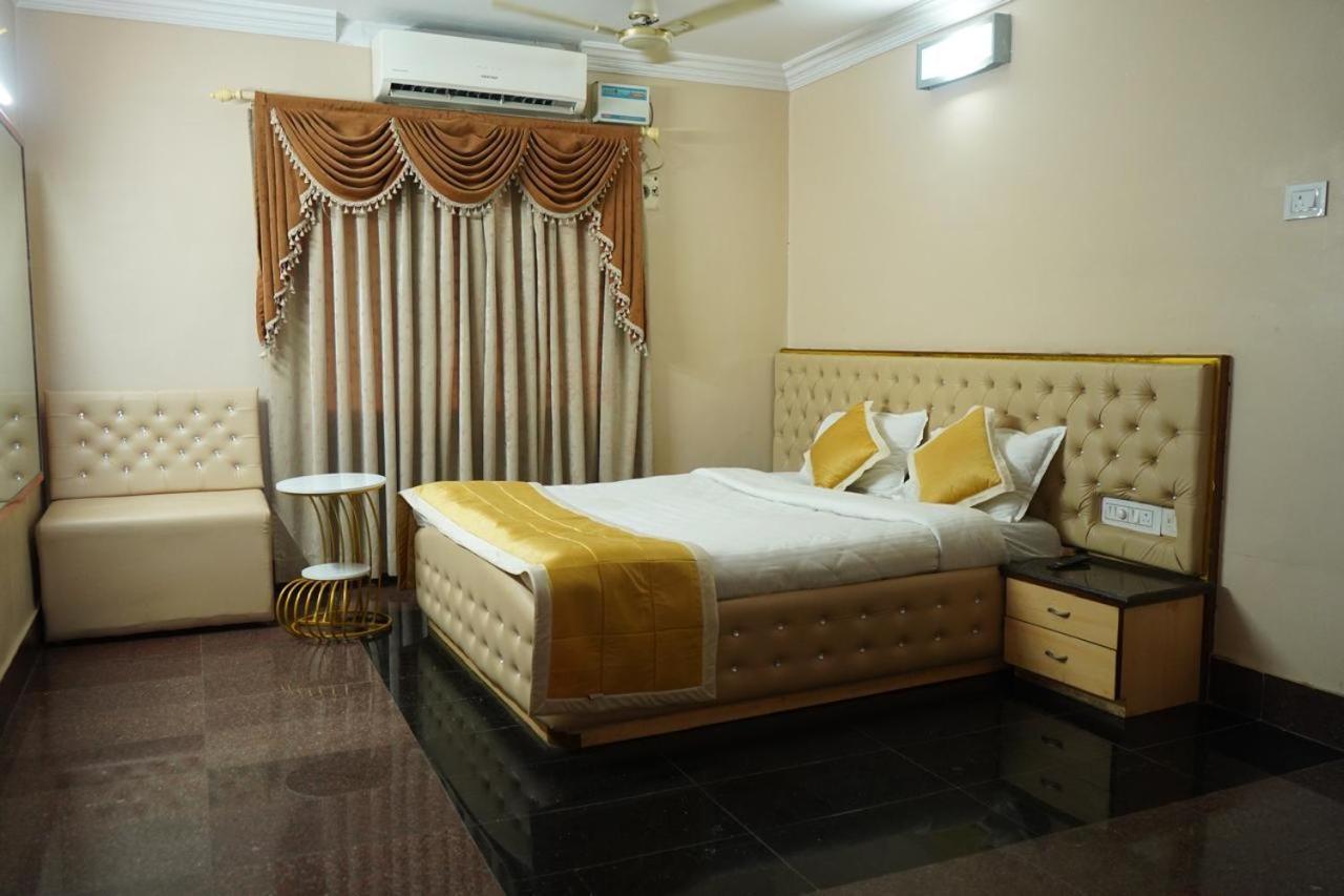 Sai Samrat Hotel Shirdi Εξωτερικό φωτογραφία